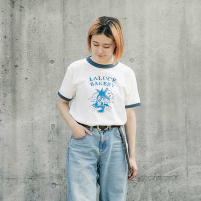 LALUCE BAKERY Delivery T−shirt